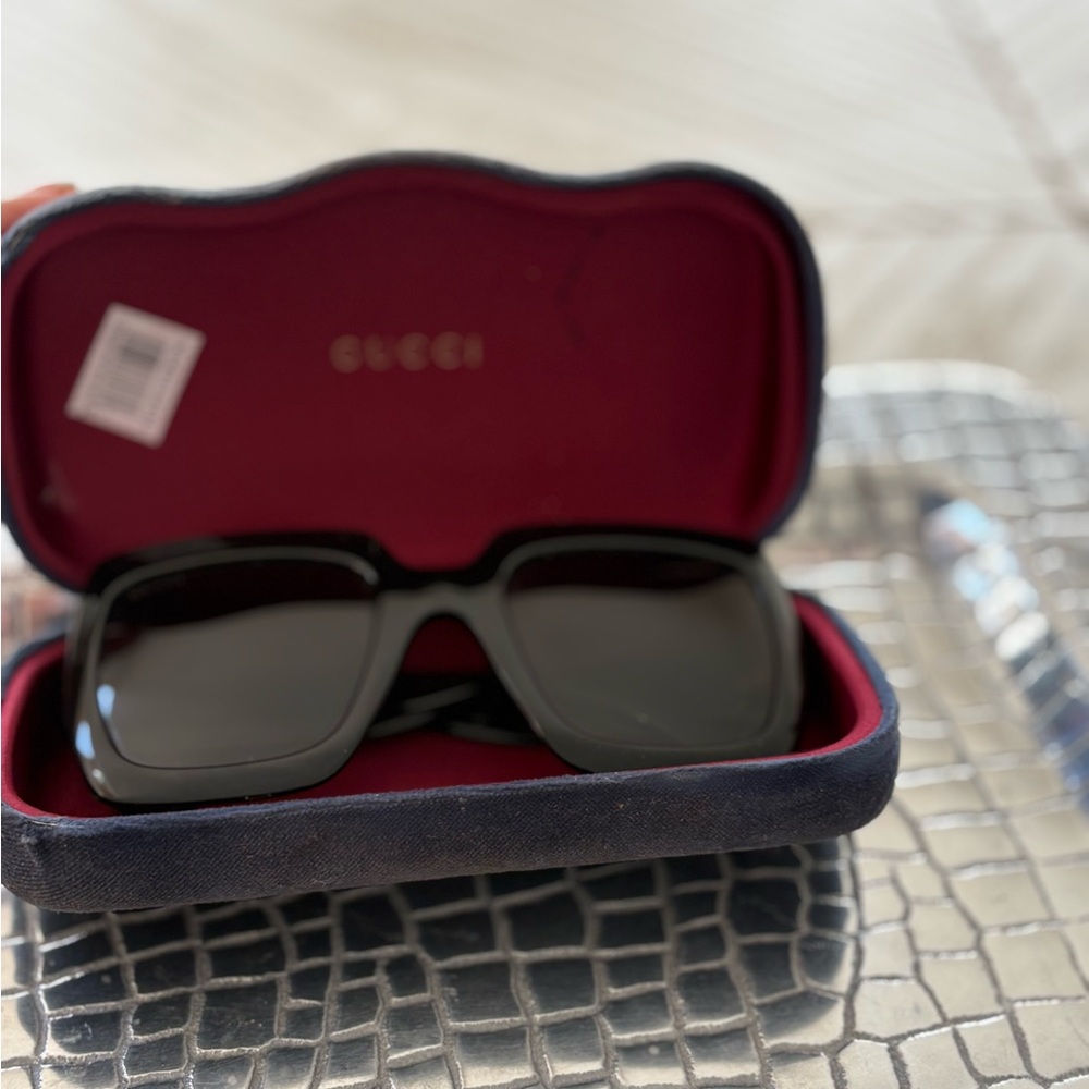 Gucci Black Sunglasses - Picture 8 of 8